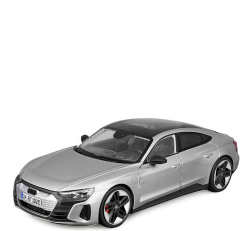 ماکت آئودی rs etron gt هیبریدی بوراگو ۱:۱۸